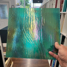 Load image into Gallery viewer, Y96 Iridized Glass